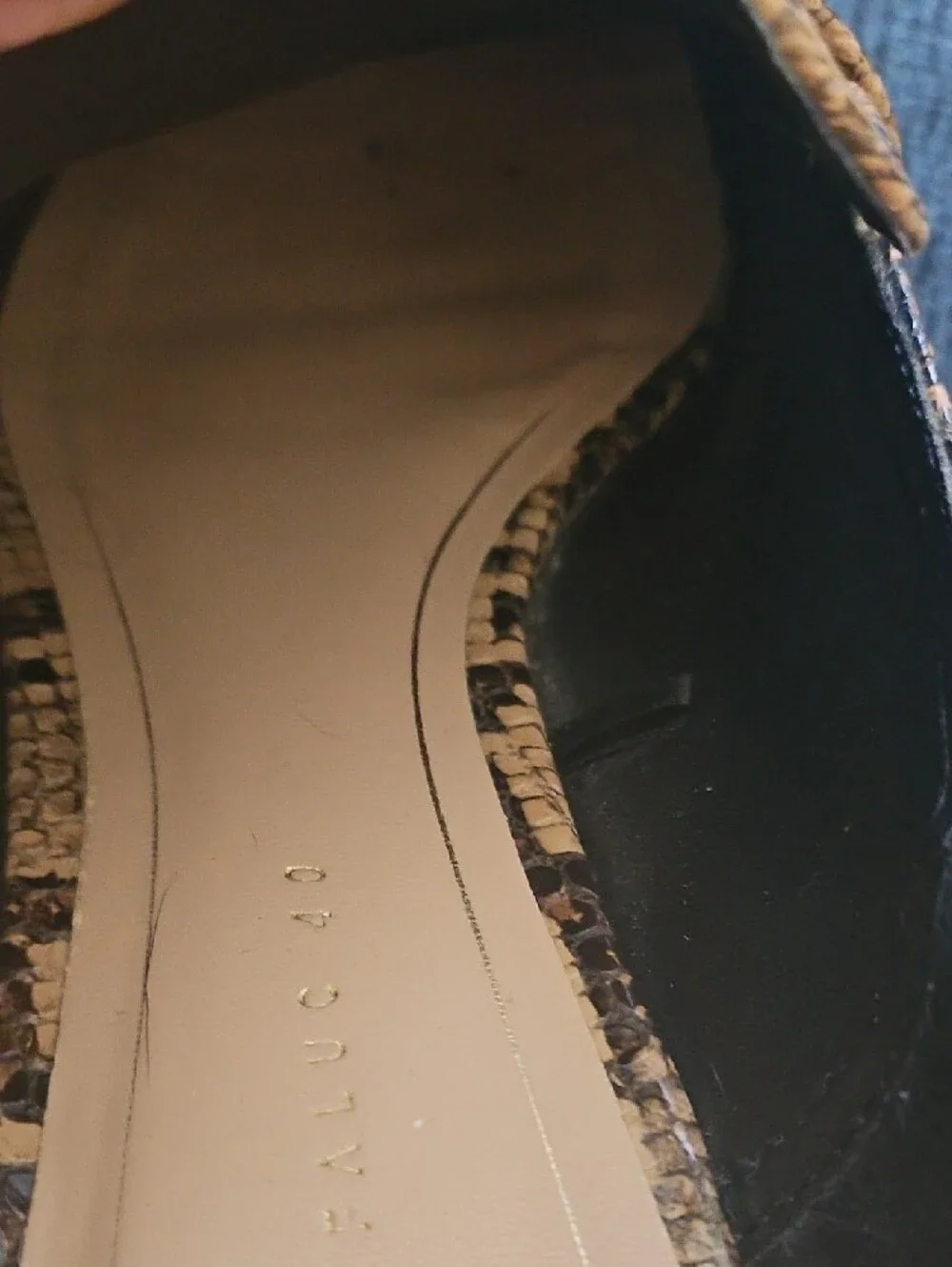 Snake-Print Pointed Toe Loafers - Brown